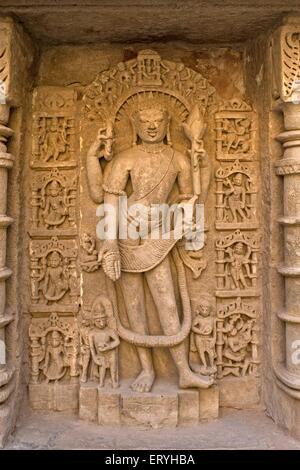 Statue auf Königinnen gut; Patan; Gujarat; Indien Stockfoto