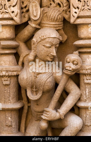 Statue an Königinnen gut Wand; Patan; Gujarat; Indien Stockfoto