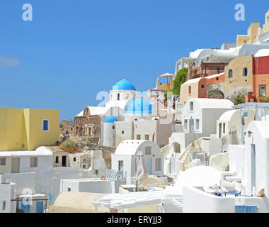 Häuser in Seite der Klippe, Oia, Santorini Stockfoto