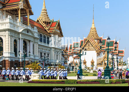 Bangkok, Thailand - April 14,2015: Touristen, die den Grand Palace Stockfoto