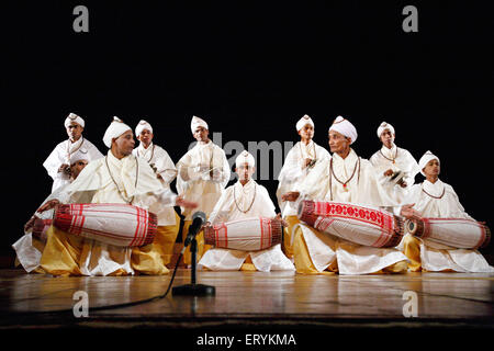 Gayan Bayan singen und spielen Musikinstrumente Kultur von Assam Indien Stockfoto