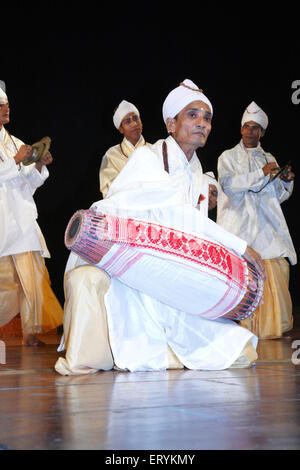 Gayan Bayan singen und spielen Musikinstrumente Kultur von Assam; Indien nicht Herr Stockfoto