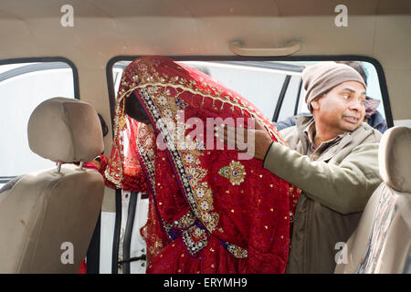 Hindu-Hochzeit Funktion Bidaai Uttar Pradesh Indien Asien Stockfoto