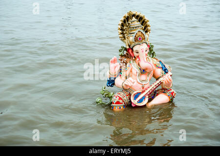 Lord Ganesh im Wasser Mumbai Maharashtra Indien Asien Stockfoto