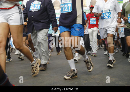 Menschen laufen in internationalen Marathon 2005; Bombay; Mumbai; Maharashtra; Indien NOMR Stockfoto