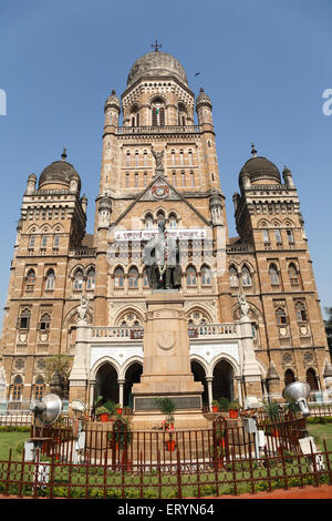 BMC-Gebäude, Bombay Municipal Corporation, Brihanmumbai Municipal Corporation, Statue von Sir Pherozeshah Mehta, Bombay, Mumbai, Indien, Asien Stockfoto