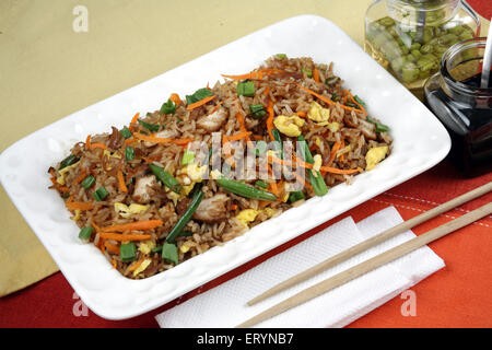 Gebratener Reis mit Huhn in Teller Indien PR #743AH Stockfoto