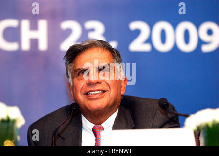 Ratan Tata Chairman, Nano-Auto-Start, Tata Motor, Tata Nano, kleinste günstigste erschwinglichen Hatchback Auto, Bombay, Mumbai, Maharashtra, Indien Stockfoto