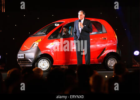 Ratan Tata Chairman, Nano-Auto-Start, Tata Motor, Tata Nano, kleinste günstigste erschwinglichen Hatchback Auto, Bombay, Mumbai, Maharashtra, Indien Stockfoto