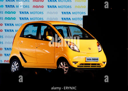 Nano Auto Launch Display , Tata Motor , Tata Nano , kleinste günstigste erschwinglichen Hatchback Auto , Bombay , Mumbai , Maharashtra , Indien , Asien Stockfoto