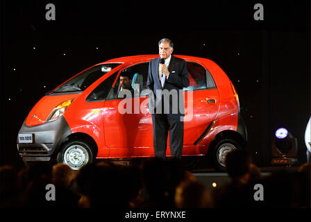 Ratan Tata Chairman, Start Nano Auto, Tata Motor, Tata Nano, kleinste billigste erschwinglichen Hatchback Auto, Bombay, Mumbai, Maharashtra, Indien Stockfoto