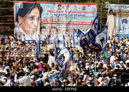 Anhänger der Bahujan Samaj Partei BSP parlamentarischen Kampagne Wahlveranstaltung; Bombay Mumbai; Maharashtra; Indien nicht Herr Stockfoto