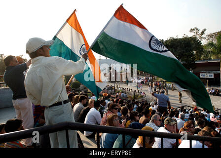 Wagah Attari Grenzzeremonie, Absenkung der Flaggen Zeremonie, Wahga, Wagha, Wahgah, Punjab, Indien, Asien Stockfoto