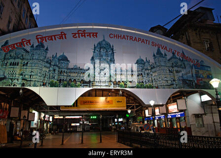 Eingang, Victoria Terminus, VT, Chhatrapati Shivaji Terminus, CST, Bahnhof, Bombay, Mumbai, Maharashtra, Indien, Asien Stockfoto