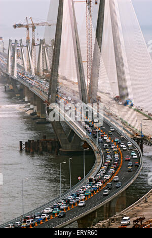 Verkehr am Eröffnungstag der Bandra Worli bekannt Rajiv Gandhi Meer Link; Bombay Mumbai; Maharashtra; Indien 1. Juli 2009 Stockfoto