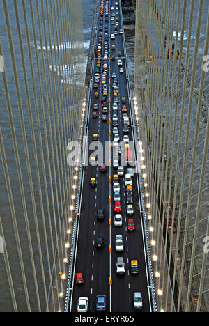 Verkehr auf Bandra Worli Rajiv Gandhi Meer Link; Bombay Mumbai; Maharashtra; Indien Stockfoto