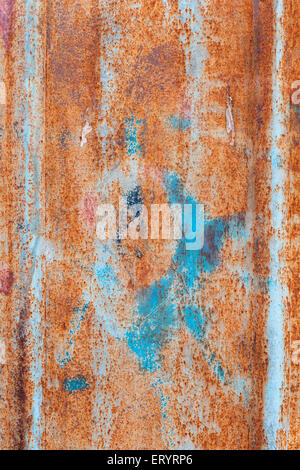 abstrakte korrodierte bunte Tapete Grunge Eisen rostig künstlerische Hintergrundwand abblätternde Farbe. Oxidierte Metalloberfläche. Abstrakt Stockfoto