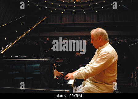 Daniel Barenboim , Pianist , Jamshed Bhabha Theater , NCPA , National Center for the Performing Arts , Bombay , Mumbai , Maharashtra , Indien , Asien Stockfoto