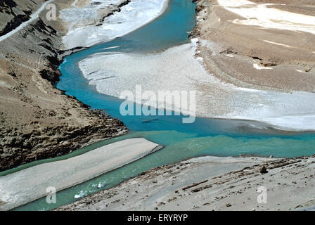 Indus und Zanskar Flüsse treffen sangam Zusammenfluss , Nimu , Nimu , Leh , Ladakh , Jammu und Kaschmir , Indien , Asien Stockfoto