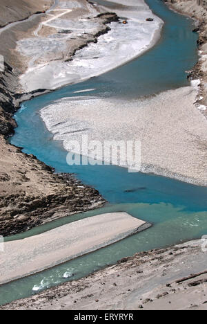 Indus und Zanskar Flüsse; Nimu; Leh; Ladakh; Jammu und Kaschmir; Indien 9. April 2008 Stockfoto