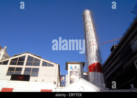 Phoenix Mill Chimney, Phoenix Mill Compound, Einkaufszentrum in Lower Parel, Bombay, Mumbai, Maharashtra, Indien, High Street Phoenix, Phoenix Mall Stockfoto