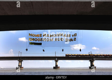 Alt und neu, Vashi Truss Bridge, Thane Creek Bridge, Mankhurd, Vashi, New Bombay, Navi Mumbai, Maharashtra, Indien, Asien Stockfoto