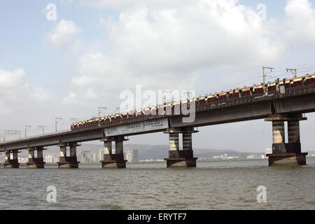 Eisenbahnbrücke, Vashi Truss Brücke, Thane Creek Brücke, Mankhurd, Vashi, New Bombay, Navi Mumbai, Maharashtra, Indien, Asien Stockfoto