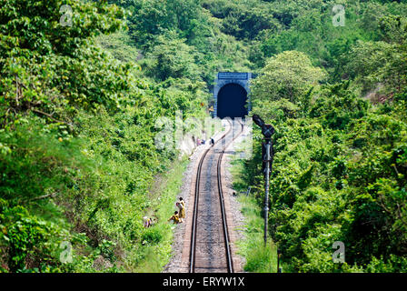 Konkan Eisenbahntrassentunnel , Ponda , Goa , Konkan , Indien , Asien Stockfoto