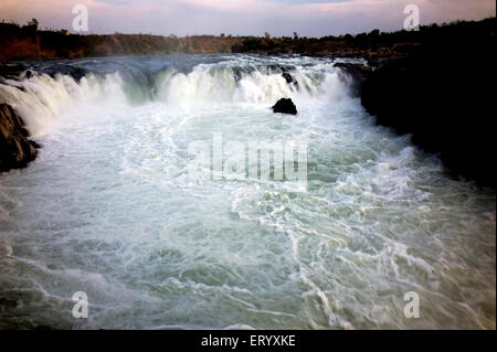 Dhuandhar Falls, Narmada River, Marble Rocks, Bhedaghat, Jabalpur, Madhya Pradesh, Indien, Asien Stockfoto