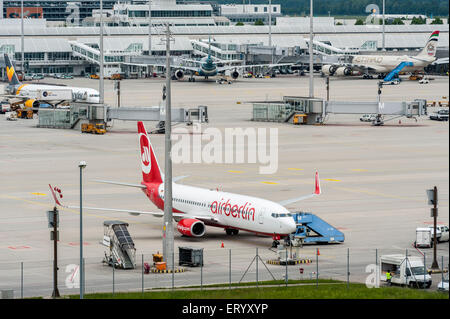 AirBerlin-Flugzeug am Flughafen München - Park-Position Stockfoto