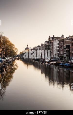 Kanal in Amsterdam, Holland. Stockfoto