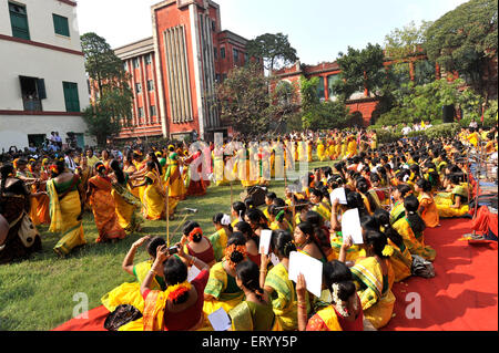 Frühling Festival Tänze bei Jorasanko Kolkata; Calcutta; Indien Stockfoto