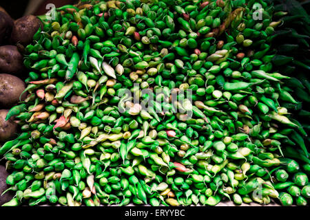 Französische Bohnen mit Gemüse, Munnar Gemüsemarkt, Munnar, Idukki, Kerala, Indien, Asien Stockfoto