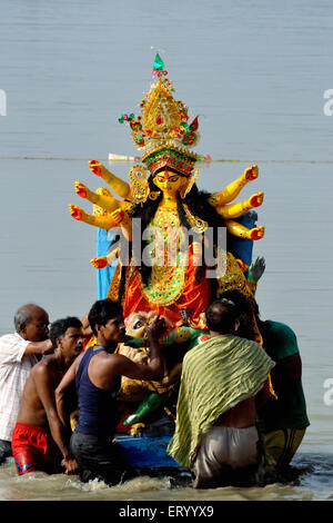 Durga Idol Immersion Hoogly Kalkutta Kolkata Indien Stockfoto