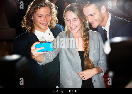 Lüfter unter Selfie mit prominenten bei Veranstaltung Stockfoto