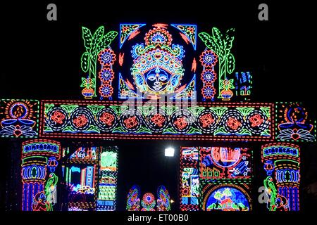 Durga Puja Festival Pandal Neonlichter Dekoration, Kalkutta, Kalkutta, Westbengalen, Indien, Asien Stockfoto