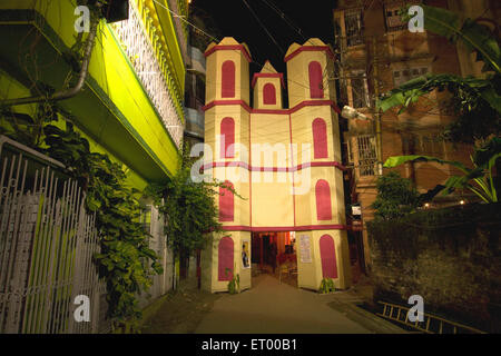 Durga Puja Festival Pandal Fort Dekoration, Kalkutta, Kolkata, West Bengalen, Indien, Asien Stockfoto