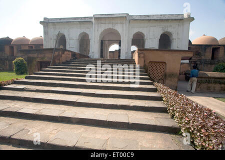 Schritte der Katra Moschee erbaut 1723 A D von Nawab Murshid Quli Khan Gründer von Murshidabad; Westbengalen; Weltkulturerbe in Indien Stockfoto