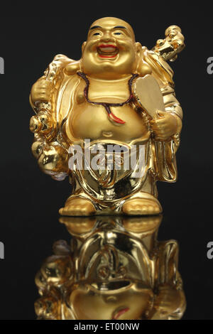 Goldener lachender Buddha, gutes feng Shui Stockfoto