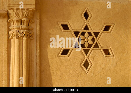 Design auf Tempelmauer Jaisalmer Rajasthan Indien Asien Stockfoto