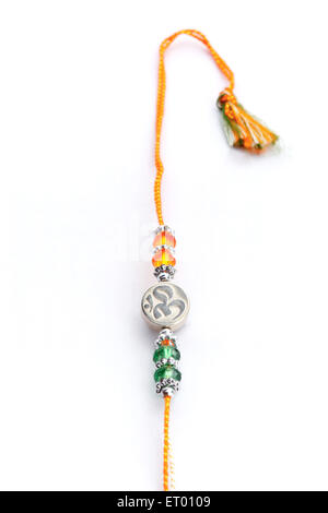 Rakhi mit religiöses Symbol OM; Raksha Bandhan Festival; Indien Stockfoto