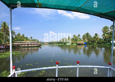 Hausboote in Nebengewässern; Alleppey Alappuzha; Kerala; Indien Stockfoto
