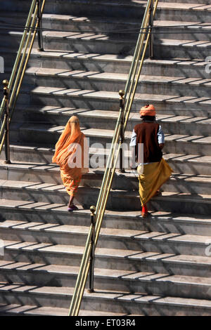 Anhänger, die Stufen des Tempels; Rajasthan; Indien Stockfoto