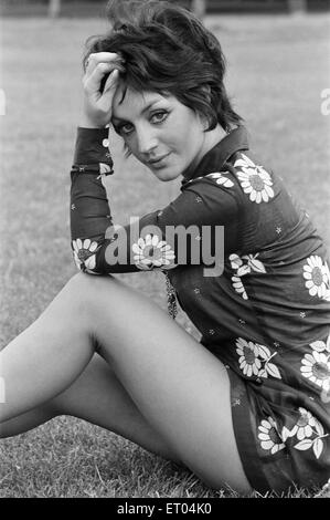 Yvonne Paul, Schauspielerin, Modell & Tänzer, im Alter von 22, 22. Juni 1969 abgebildet. Stockfoto