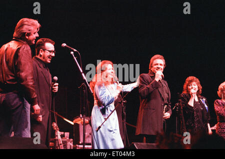 Johnny Cash, Konzert in der Royal Albert Hall, London, Sonntag, 14. Mai 1989. Auch im Bild, Juni Carter Bargeld & Elvis Costello. Stockfoto