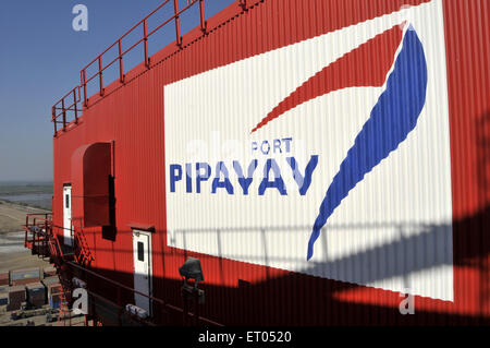 Teil der Kran zum entladen Schiffe in Port Pipavav in Gujarat in Indien Stockfoto