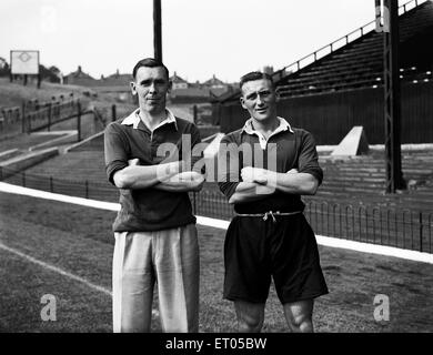 Mitglieder von Charlton Athletic Football Club, George Robinson und Sailor Brown in das Tal.  1. September 1938. Stockfoto