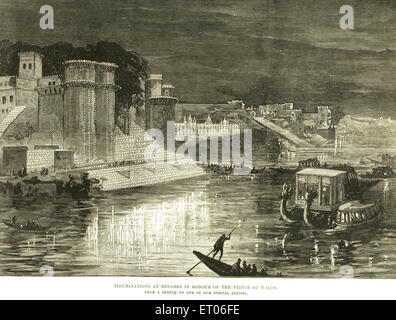 Illuminationen bei Benares Ghats, Varanasi zu Ehren des Prinzen von Wales; Uttar Pradesh; Indien, alter Jahrgangs1800 Stockfoto