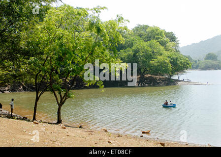 Bootfahren; Baralikkadu Eco touristischen Ort gelegen Karamadai Pilloor dam; Athikkadavu Angebot Western Ghats Coimbatore; Tamil Nadu Stockfoto