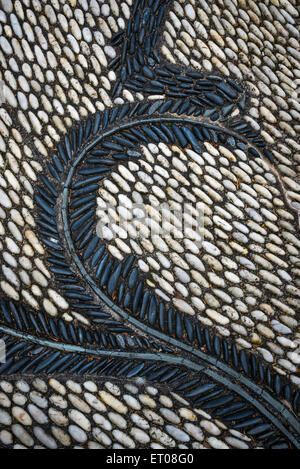 Detail eines Mosaiks Cholmondeley Castle Gardens in Cheshire. Stockfoto